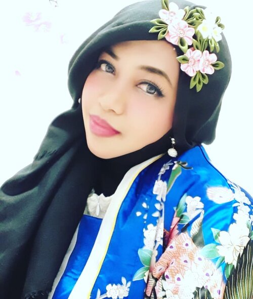 LATEPOST: Thu, August 29th, 2019--- 👘🎎♥️🗻⛩ "Anywhere I go, it will be my #Harajuku " (Nurhayati, 2010) ⛩🗻♥️🎎Hari ini lagi pengen pake #Satin #Kimono yang sudah dimodif jadi #longcoat. Kimono nya dari seserahan dulu 🤣 baru bisa dipake sekarang. Alhamdulillah juga masih nemu #kanzashi buat hiasan kerudungnya.  Bros Kanzashi ini souvenir pengajian waktu mau nikah 😊 cucok yaaa... haha---#clozetteid #nhkkawaii#kawaiicouple#kawaiimodesty#modestfashion#modestwear#Japanesefashion#hootd