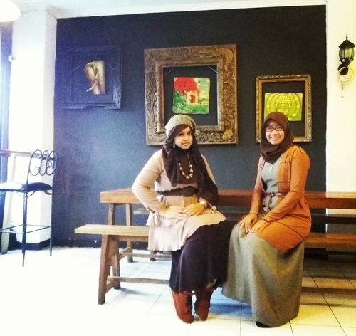 October 13th, 2016--- #Mochacino girls goes to #RanahKopi 😂😂😂 #Clozetteid @clozetteid . Lucuukk kaan... like a #princess 😉👑 👸 #fashion #style #HOOTD #ootd #hijabstyle #coveredstyle #fashiongrammer #modestwear #modestfashion #stylishmodesty