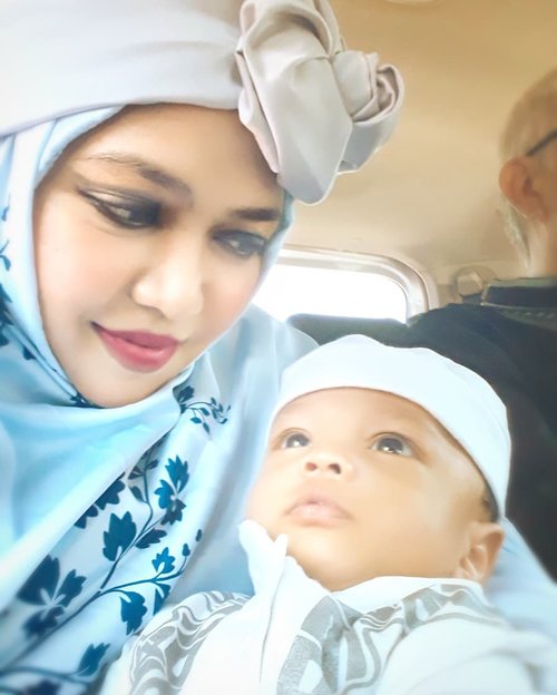 Wed, JUNE 5th, 2019 ---- 🕋🕌🕋🐪🐫🌴⭐🌙 Assalamualaikum, #Son ! Today is your #FirstEid . Maybe you still cannot realized that you complete my life now, my Artanabil.. but maybe you know that I'm the one who will be there for you whenever you need someone to help you... love you and fix your prob 😜. I am not an angel 😇, Son. Neither a devil 😈 haha. I'm only human and there is no perfect human in this world. Believe me. One thing you shud know is... this imperfect woman will always try her best to be your #Mother.
-
-
#EidMubarrak ! #Happy #idulFitri1440H / #Lebaran2019 . 
#MinalAidinWalFaidzin .... #taqoballahuminnawaminkum ...
#MohonMaafLahirBatin , guyz! 😉
-
-
-
#parentinglife
#nhkkawaii
#clozetteid
#lebaranootd
#hootd
#turbanstyle
#modestwear
#modestfashion
#MomandSon
#moslemfamily
#ArtanabilRafisqyErlan
#2monthsbaby