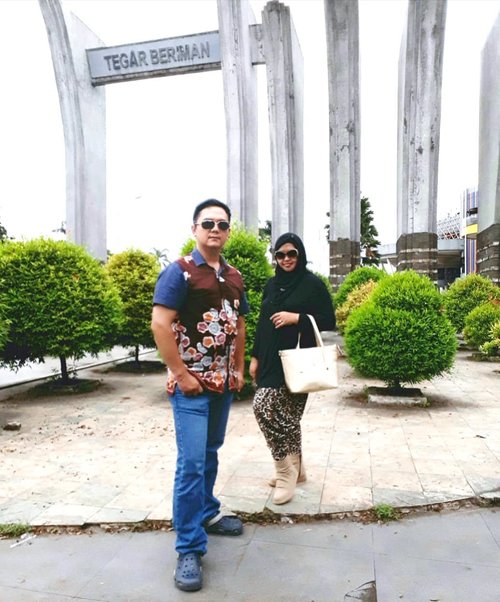 Sun, January 28th, 2018 --- #Bogor bangeut 🤣 #Weekend shopping with #hubby @erdin.saef sekalian tes #boots baru hehehe 🤣 alhamdu...lillah... ------#clozetteID #modestwear #modestfashion #couple