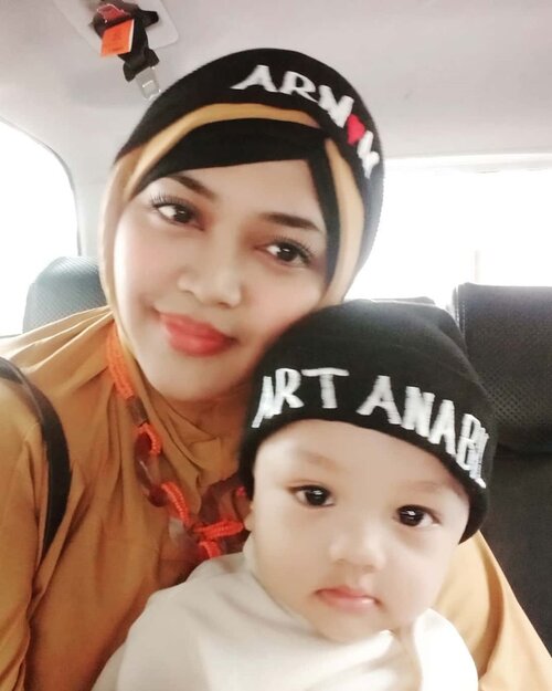 Me ( #ArMom) & #Minime ♥️😂🤱... #MySon Artanabil (10 m.o) ... -----#nhkkawaii #clozetteid #ModestFashion #modestwear #momandson