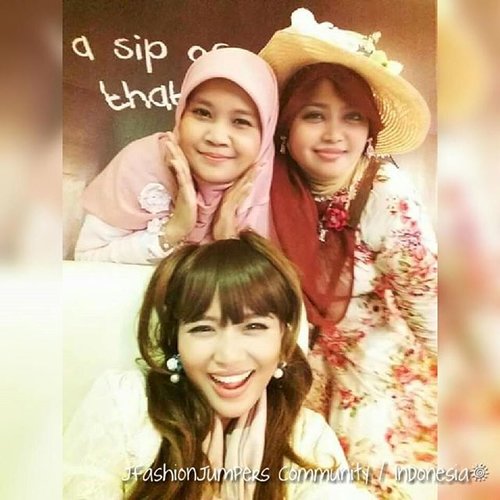 🎀🌹🎀 #FLASHBACKFRIDAY :  #JFashionJumpers #comunity #Jakarta #Indonesia #jakartastreetstyle #OOTD #hotd #nonebelande #sisters 🎀🌹🎀 With my #kawaii  sisters  @mineko_shirota & @scarlet_onyx ... feel pretty in #vintagestyle and #shabbychic ! 😉🌹🎀🌹 #ClozetteID  #fashion #style #romagyaru #romanticgyaru #modestfashion #coveredstyle #modesty #stylish #scarf 💜💜💜 |  #instafashion #instabeauty #mybeautystoryid