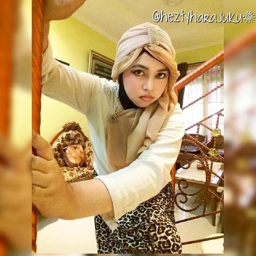 JULY 7th, 2015-------😺😼😺 #leopardpattern #animalprint #aladdinpants #heztyharajuku #turban #turbanista #modestfashion #coveredstyle #scarf #headscarf 😺😼😺 #OOTD #fashion #style #instafashion #instabeauty #modest #modesty #stylish #clozetteid @clozetteid