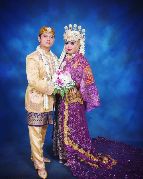 LATEPOST: Saturday, November 18th, 2017 💍👰💜
-
-
-
 #Sundanese #RoyalWedding --- at #MasjidAgungAttin #TMII #JakartaTimur ... #JanjiSuci #HestiErlanWedding #181117 -
WO: #MitraWangi
-
-
-
-
-
#clozetteID 
#nhkkawaii 
#KawaiiReporterWedding
#HestiHarajuku
#modestwear
#muslimwedding
#purplexgoldparty
#hootd
#muslimbride