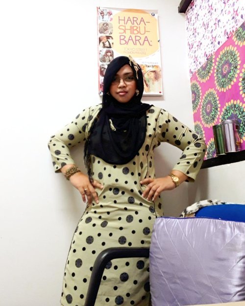 Thu, June 8th, 2017 --- #HestiSensei #hootd. You know what? This dress is my #Melayu #BajuKurung since I was 14years old (Junior High School). Yes I am foreva 14! 😂😂 Konsisten ajaah!
-
-
-
-
-
-
-
#clozetteid #modestfashion #modestwear #stylecovered #headscarf #hijabstyle