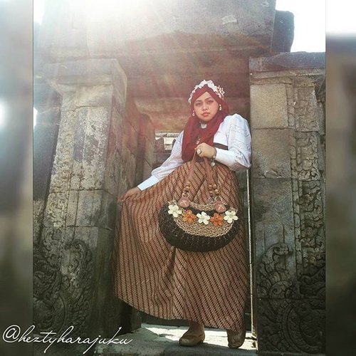 August 27th, 2015 ---- #MuslimahTraveler Day 2 : Exploring #Yogya #Candi ( #CandiSambisari and #CandiBarong ). Photo credit to my sister @dewirahmawati29 😉👜👠🚘... Feels like a #timetraveler #princess ! So...excited! My #OOTD is "Muslim Lolita Princess"  with #BatikLawasan and #headscarf. Anyways my #strawbag is made in #Yogyakarta, I bought it 2 years ago at Bringharjo hoho 😉 Fashion design by myself . 🚘👠👜 #modestfashion #coveredstyle #scarf  #lolitastyle #traveling #trip #journey #ClozetteID #vintagestyle  #Indonesia #instatravel #instafashion #batikindonesia #visityogyakarta #stylishtraveler #travelgrammer #Fashion #style