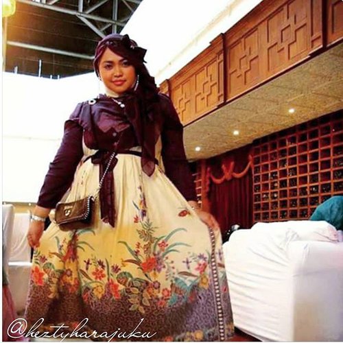 🎀🌹🎀#ClozetteID #GoDiscover #HijabFestive 🎀🌹🎀 @clozetteid #fashion #style #instabeauty #instafashion #glamour #vintagefashion #vintagestyle #scarf #headscarf #modesty #modestfashion #style #stylish #fashionista #coveredstyle #partydress #classy #Indonesia #dollykei #batik #BatikTrusmi