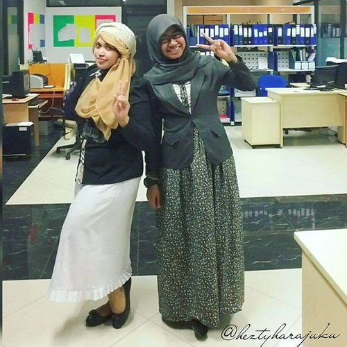 MON, NOV 30th, 2015 ---- 👜👢👗 Princess Jasmine feat Meileficient #OOTD #elegantlook at #office in #Autumn "azeeeek... my lil sis udah tambah modis sekarang! 😉👗👢👜 #ClozetteID @clozetteid #modestfashion #coveredstyle #scarf #headscarf #hijabista #hijabstyle #lecturer #modesty #stylish #knitberet #blackandwhite #instafashion #fashion #style #MuslimahIndonesia