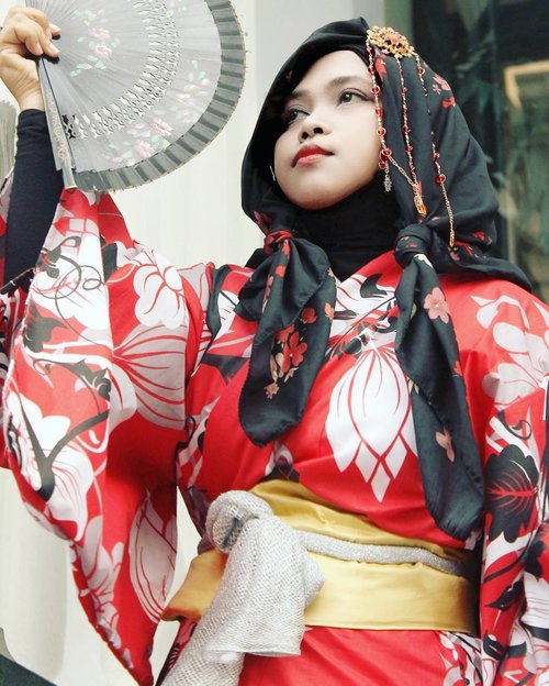 LATEPOST: Sat. May 13th, 2017
Theme: " #KaguyaHime"
Model / Stylist : Hesti Harajuku
Photographer: Lia @lemoika
Place:  #Ennichisai2017 #Festival #LittleTokyo #BlokM #Jakarta
Camera: #CanonD1100
-
-
-
-
-
-
-
-
@clozetteid #clozetteid #fashion #hootd #modestfashion #stylecovered #headscarf #hijabi #hijabstyle #ethniclook #oriental #style #kimono #yukata