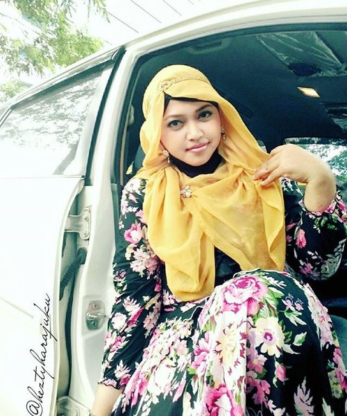 DEC 14th, 2015-- " #Rapunzel in 2015" lolz -💐🚘🗼#heztyharajuku#OOTD #ClozetteID @clozetteid#vintagelook #romagyaru in #modestfashion#coveredstyle way, with #headscarf /#scarf & #flowerpattern #gown by @kampungsouvenir #Bali. Feels like a #Princess 😘 👑👗👠 #fashion #style #instafashion #fashiongram #fashiongrammer #romanticstyle #hijabstyle #lecturer #hijabiandfab #hijabista #HijabIndonesia #modesty #stylish