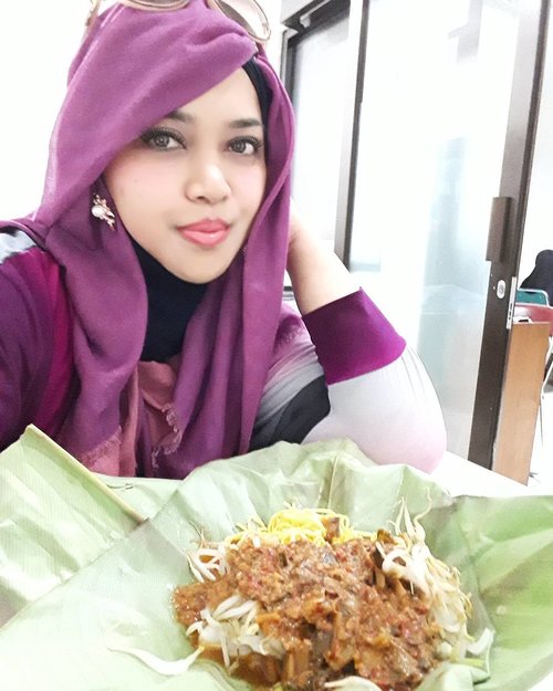 Thu, August 10th, 2017--- Dari RSPAD jenguk bi Fat langsung cuz ke RS Salak  #Bogor nemenin Babeh kerja sambil makan #TogeGoreng hehehe... 🍲🍜🍛 ittafakimasu!
-
-
-
-
-
-
-
-
#clozetteid
#hootd
#visitBogor
#foodie
#headscarf
#coveredstyle
#wiskul