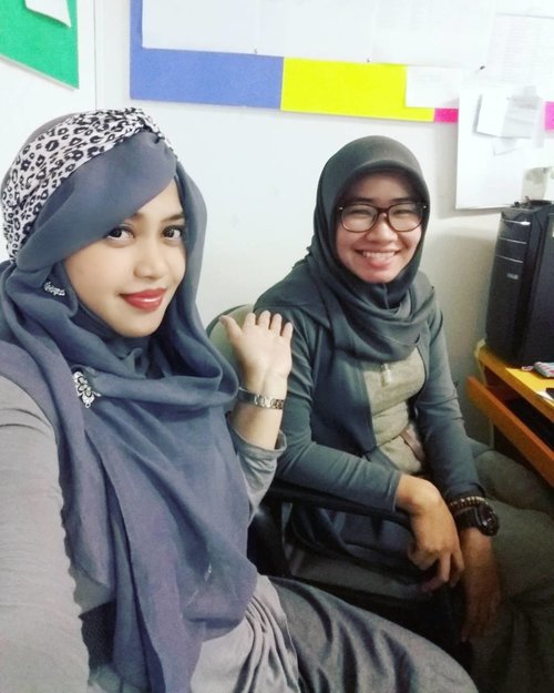 Thu, March 16th, 2017 ---- The sisters in #Grey hehe. What a #coincidence ! 😄 it shows that we are #soulsister 😉 @meilina_kurniawati 👗🎓📚
-
-
-
#clozetteID #hootd #ootd #ootdmodest #modestfashion #modestwear #fashion #stylishmodesty #style #stylecovered #ooficestyle #campuslife