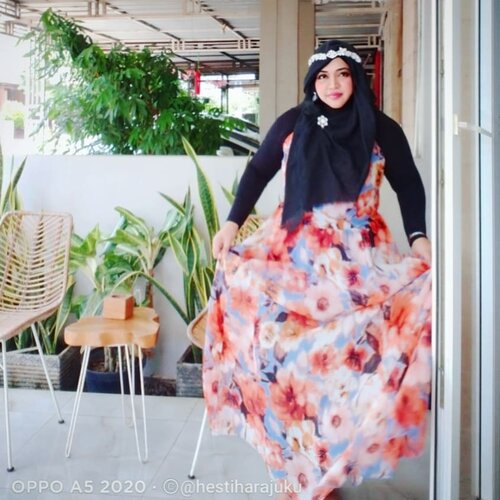 13/09/2020---- #hootd to "Cabelita" Baby Shower 😉💕 #flowerpattern #flowing #longdress , hasil hunting @fashioniconjogja . Pokoknya kalau ke #Jogja , wajib berburu #fashion di sini 😂😂😂 harganya bikin terharu dan produk2 koleksinya ok ok. ----#nhkkawaii #ModestFashion #clozetteid #modestwear #fashionicon