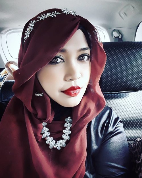 LATEPOST: Tue, June 20th, 2017 ---🌟🌙🕌✈🛩 Assalamualaikum, Went to #Bogor for another #Bukber gathering hihihi... so this is it... my #hootd👗🌟🌙🕌 #blinkblink #tiara & #necklace with #blackjacket. -
-
-
-
-
-
-
-
#clozetteid #fashion #style #modestfashion #modestwear #stylecovered #headscarf #rokkugyaru