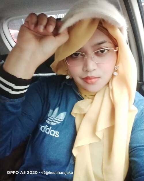 #Sporty #GyaruMama #style in #denim & #furycap 😉🌸 by #nhkkawaii #Indonesian #reporter #HestiHarajuku 🌸♥️Since I have a babyboy, I began love #sportystyle , #superherotheme , & #armylook . Well, actually since the baby inside my womb haha 😅 I love #kawaiiworld since I was single and still love it till now 🌸😘🥰----#clozetteid #kawaiimama#jeans#modestwear #modestfashion #hootd#kawaiiheadscarf