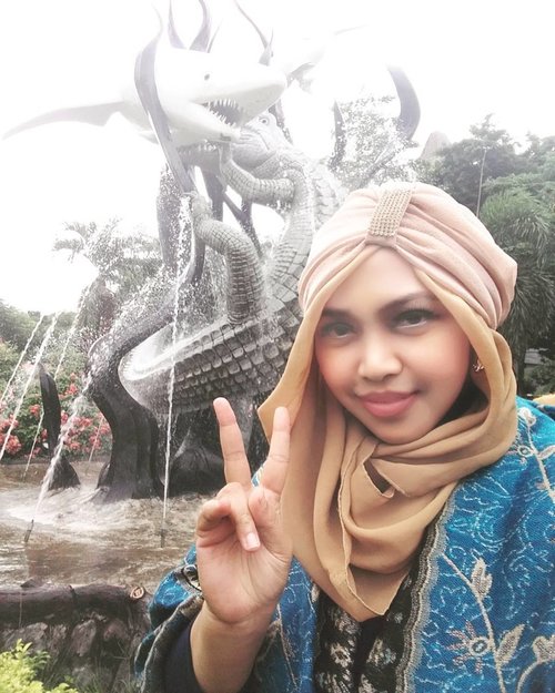 Sat, Dec 3rd, 2016--- Day 1 at #Surabaya #solotrip #hijabtraveler #princess . Officially touch down in Surabaya... here it is the iconic monument in SBY... #PatungSuradanBuaya ! 😉 😉✈😎 @clozetteid #clozetteID #turban #hootd #modestwear #modestfashion #stylecovered #fashion #style #traveling #SurabayaTrip #pashmina #headscarf #jetplane #JuandaInternationalAirport #fashionvlogger #fashiongrammer
