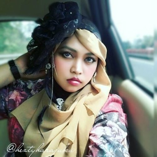 October 4th, 2015-----💖🌸💖 #HappySunday , Everyone! ... Hari ini #heztyharajuku menghadiri acara resepsi wedding ditemani oleh #Mama and my #brother ---Uli 😉 now on the way to home. How do I look?  #KeceBadai kaaaan?!...😉😄😄 #modestfashion #coveredstyle #OOTD #WeddingParty #vintagefashion #vintagestyle #batikindonesia #HijabFestive #headscarf #headpiece #scarf #modesty #stylish #hijabstyle #MuslimahIndonesia #instafashion #ClozetteID 💖🌸💖