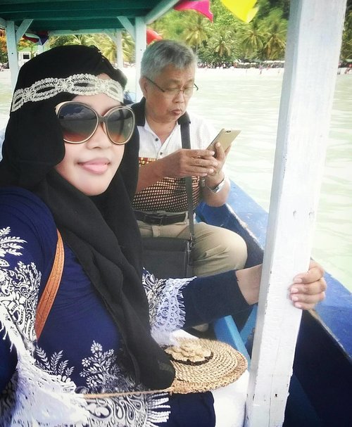 LATEPOST: (Edisi belum move on dari #pantai 😂😂😂) Sun,  February 26th, 2017 ---- Being #Bohemian #BeachGirl in #modestfashion #stylecovered way . 🎼 #Row...Row...Row... your #boat gently down the #stream... 🎶Let's go to #MasjidApung Al-Aminah #Lampung 🌊🌞🌴 🌴🌞🌊 😎 -------------------🚤🌞🌊--------------------
-------------------🌊🌞🚤-------------------- #clozetteID #seashore #modestwear #hijabtraveler #traveling #travelstyle #Hootd #ootd #fashion #style #stylishmodesty #stylecovered #beachlover #Sumatera  #headscarf #VisitLampung #VisitIndonesia