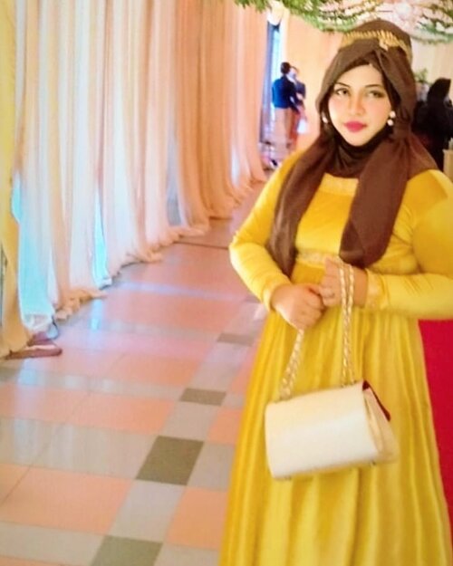 Sat, August 22nd, 2020----- 🌹🦁🧭💒 Going to a #weddingparty today as #PrincessBelle (#DisneyPrincess from #BeautyandtheBeast ) in modestfashion way 💒🧭🌹💕 #goldenyellow #velvetgown x #brownhijabx #goldenclutch x #diadem (a #greektiara for #divas ). ------#clozetteid #nhkkawaii #inspiredbydisney#bellecosplay #modestwear #princesslook