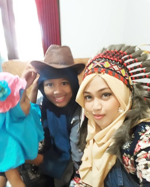 Wed, June28th, 2017 --- This is #teaser for next #photosession  in Yogya inshaAllah. I will be a #nativeAmerican #Apache #Princess & @dewirahmawati29 will be the #countrygirl hehehe 😄 
I wear an #Indian #tribe #warbonet from @warungindianapache . Yeay!!
-
-
-
-
-
-
-
@clozetteid #clozetteid #hootd #fashion #style #warriorprincess #modestwear #modestfashion #stylecovered