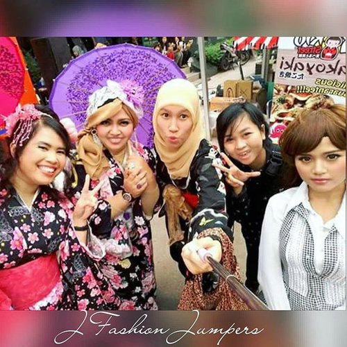 FLASHBACK: May 9th 2015--- #JFashionJumpers #fashioncommunity #Jakarta at #LittleTokyo #ennichisai2015 😂😂😄😉🌸🌸🌸 #wagasa #kimono #furisode #clozetteid #japanesetraditional #japaneseevent #festival #happymoments #fashion #style #kawaiistyle #japanindonesia #stylishtraveler #OOTD #gyaru #gaijingyaru #ギャル #modestfashion #coveredstyle #hijabstyle #headscarf