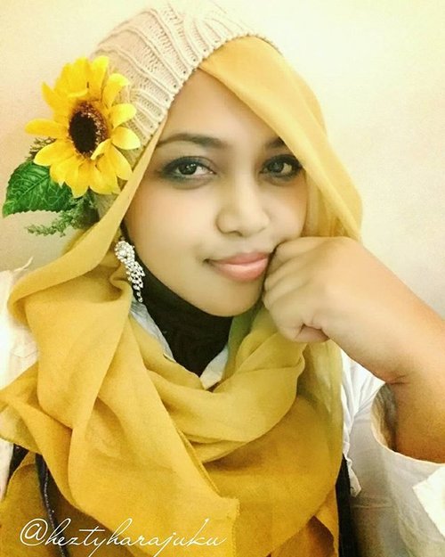 Januari 5th, 2015--- 🌻#Himawari #Hime 🌻 #Sunflower #Princess 🌻 #putri #bungamatahari 🌻 #ClozetteID @clozetteid #hijabiandfab #modestfashion #coveredstyle #headscarf #scarf #scarfstyle #fashion #style #yellow #morigyaru #kawaiistyle #modesty #stylish #fashiongram