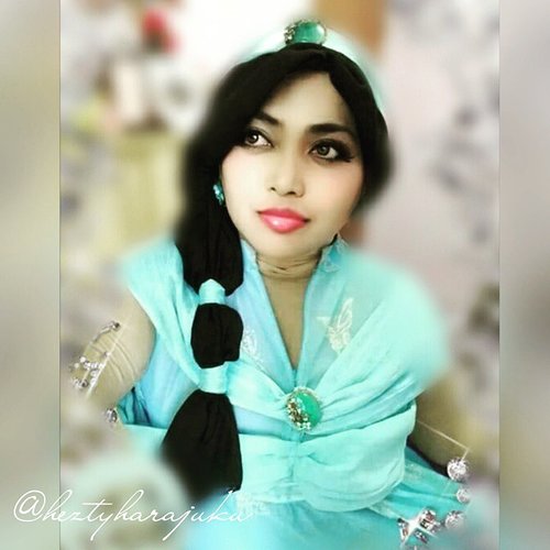 🎀🌹🎀#ClozetteID #GoDiscover #HijabFestive 🎀🌹🎀 @clozetteid #heztyharajuku from #jfashionjumpers #fashioncommunity #Jakarta #Indonesia . #inspired by #Disney #Aladdin #PrincessJasmine 🌹💖🌹#fashion #style #instabeauty #instafashion #glamour #scarf #headscarf #modesty #stylish #modest #DisneyPrincess #Princess #turqoise #modestfashion #coveredstyle  #Tiara