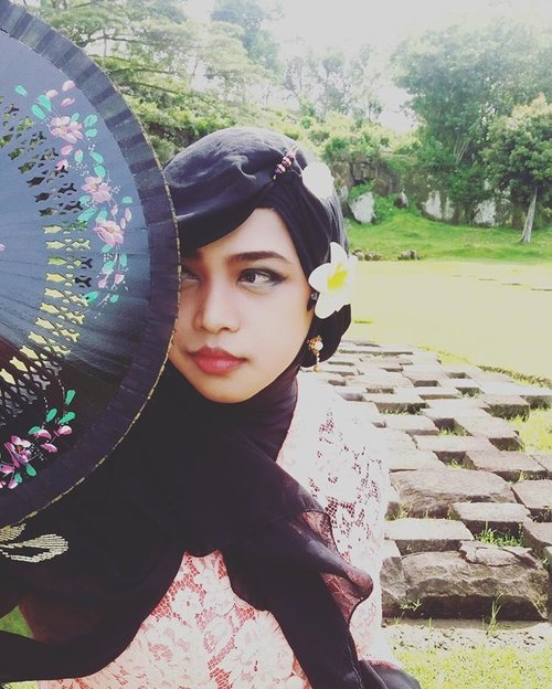 December 6th, 2016 ---💕👑🚗 #Being #Javanese #Queen
at #Keraton Ratu Boko 😉 #ProudtobeIndonesian
. Photo credit: my sis in law @dewirahmawati29 😘 💕👑🚗
#Familytrip at #RatuBoko #Prambanan # 🚗👑💕 #clozetteID @clozetteid #kebaya #hootd #ootdmodest #fashion #style #traditionalcostume #modestfashion #stylecovered #modestwear #PuteriKeraton #headscarf #fashionvlogger #hijabtraveler #fashiongrammer #JavaneseLady #kebayamodern  #VisitYogya #Yogyatrip #RoyalHeritage