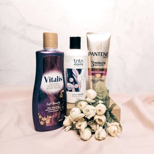 #marchempties are about hair and body care 🤭

In frame:
@pesonavitalis perfumed moisturizing body wash soft beauty
@tntnmoms_official biotin shampoo
@panteneid 3 minutes miracle

#haircare #createfromhome #stayathome #skinfluencer #skincareinfluencer #bodycare #hairtreatment #shampoo #conditioner #igskincare #fridayvibes #fridaymood #fridayfunday #skincarecollection #slave2beauty #skincareobsession #skincareenthusiast #skincareaddict #discover3k #skincarejunkie #skincareshelfie #skincarecommunity #takecareofyourskin #idskincaresommunity #clozetteid #jakartabeautyblogger