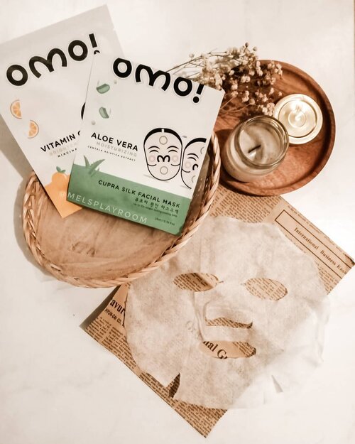 Sheet mask @omo.id terbuat dari bahan yang nggak biasa, yakni CUPRA SILK. Keistinewaan bahan ini adalah kemampuannya menyerap essence lebih banyak dan memberikan sensasi sejuk di kulit yang lebih tahan lama.

Sheet mask-nya terdiri dari 2 varian:
• Vitamin C - brightening
• Aloe Vera - moisturizing

Silakan cek HL story OMO.ID karena di situ aku ada share mini review pengalaman menggunakan masker ini.

Anyway, mereka juga sedang mengadakan promo bundling di @sociolla dimana kalian bisa pilih salah satu promonya:
• Buy 3 get 1 free
• Buy 6 get 2 free

Kalau kalian belum punya akun Sociolla, segera bikin dan input kode aku SBN04A41A pada pembelian pertama. Diskon 25k untuk setiap pembelanjaan 150k lho! Lumayan banget kan.

Fyi, pengiriman paket dari @omo.id ini menggunakan ekspedisi @anteraja.id.
.
.
.

#skincareblogger #skincaredaily #kskincare #kbeautyaddict #sheetmask #koreansheetmask #skincare101 #skincareflatlay #igskincare #instaskincare #skinfirst #igtopshelfie #itgtopshelfie #iloveskincare #beautyflatlay #flatlaystyle #flatlayoftheday #flatlaytoday #friyayfaves #aesthetic #aestheticallypleasing #jakartabeautyblogger #idskincarecommunity #clozetteid #skincareenthusiast #skincareaddiction #skincareobsession #beautefemmecommunity