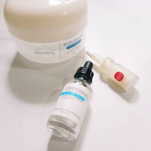 Dry skin is not a problem anymore by using this product from Innovation Biotechnology named @loveisderma_official hydramax serum and B5 hydraboost gelly masque, also @jbmd_skincare Vitality C+. They are come from Taiwan and have safe and effective ingredients inside.

Furthermore, the most product I love is the serum since it hydrates well on my current dry skin and make it plump whole day! Both morning and night. Superb!

For thorough review please kindly check my youtube channel in my bio.

#loveisderma #jbmd #hydramaxserum #gelmask #skincare #skincarecommunity #skincarejunkie #skincareaddict #skincarelover #skincareritual  #abcommunity #asianskincare #abskincare #abbeatthealgorithm #discoverunder5k #rasianbeauty #beautyflatlay #beautyfavorites #skincareblogger #tampilcantik #ragamkecantikan #idskincarecommunity #clozetteid