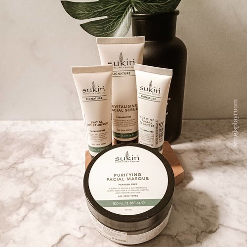 Sukin's Signature package is finally arrived safe and sound to my home. I've been eyeing this and so excited to have them under my reach.

So guys, what do you expect me to try them first? Please comment below 😍
.
.
.
#sustainablebeauty #sustainableliving #minimalistphotography #aestheticallypleasing #facecare  #aesthetic #skincareblogger #skincare #skincareenthusiast #skincarefirst #hygge #slowlife #skincarecommunity #365inskincare #igskincare #takecareofyourskin #towerthursday #igtopshelfie #reducereuserecycle #itgtopshelfie #skincareflatlay #iloveskincare #beautyflatlay #flatlayofheday #flatlaystyle #sociolla #socobeautynetwork #beautyjournal #skinfluencer #clozetteid