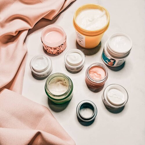 Tuesday is the time for #texturetuesday. Isn't it so cute to see the row of jars like this? 🤭

#moisturizer #cleansingbalm #koreanbeautycare #koreanskincare #skincareblogger #skincareregime #kbeautyblog #kbeautycommunity #skincareenthusiast #skincareobsessed #koreanbeautyproduct #igskincare #cleanbeauty #iloveskincare #365inskincare #treatyourskin #takecareofyourskin #skincareflatlay #slaytheflatlay #beautyflatlay #idskincarecommunity #clozetteid