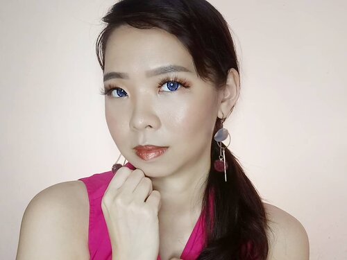 HAPPY NEW YEAR 2020! 
First post in 2020! Semoga cita2 yang belum terwujud bisa tercapai di tahun ini. Segala yang terbaik untuk kita semua 🥳🍾🎆🎉🎊 #happynewyear #happynewyear2020 #welcome2020 #newyearmakeup #makeuplook #instabeauty #instamakeup #boldmakeup #clozetteid #qupas #stories