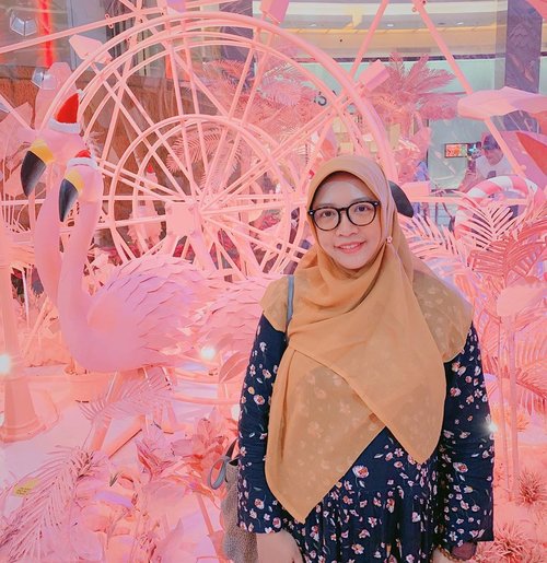 Need a new goal for 2020?Let’s say this!Be a woman with ambition and a heart of gold - shining from within so no one can dim your light 😊❤️✨ Insya Allah.#goodvibes #quotesoftheday #shine #inspiration #behappy #moveon #hello2020 #pink #hijabi #hijabstyle #hijabfashion #bloggerlife #beautyblogger #lifestyleblogger #clozetteid #instastyle #instabeauty #lifegoals❤️