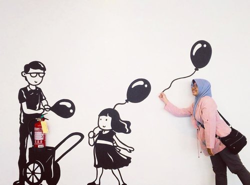 Let your worries blow away. Keep happiness shine ✨
.
.
.
.
#mural #muralart #wallart #art #wallpainting #balloon #photoart #quotes #throwback #clozetteid #instapic #instamood #instastory