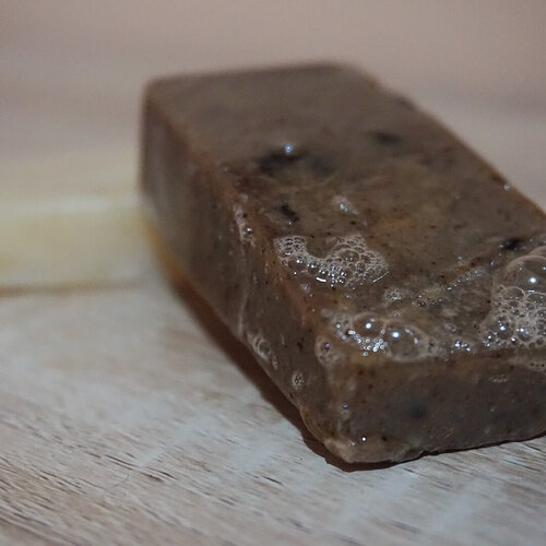 Happy to try the new products made with love by @stephaniewid. These handmade artisan soaps are gentle and fragrant, which make my skin soft and moist. They are both made of milk and honey, but the brown one is added with coffee 💖
.
.
.
.
.
#soap #naturalsoap #handmade #artisansoap #handcraftedsoap #produkindonesia #clozetteid #review #beautyproduct #nature