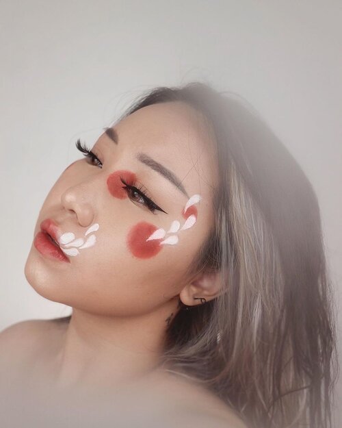 hi ig, i’m back👋🏻 sorry @tiktokofficialindonesia distracted me.⁣ ⁣
(ps: check my tiktok - ID: hi.lafs)⁣
⁣⁣
⁣⁣
FACE ⁣⁣
@somethincofficial cushion - serene⁣⁣
@minuet.official palette (red dots, highlighter, contour)⁣⁣
@officialsnazaroo white paint ⁣⁣
⁣⁣
EYES ⁣⁣
@somethincofficial eyeliner ⁣⁣
@minuet.official lashes - milky way⁣⁣
@nood.cosmetics browmance - kiss my ash⁣⁣
⁣⁣
LIPS ⁣⁣
@saintbysandra lip + cheek - love, @sandradewi88⁣⁣
@rekacosmetics powder matte liquid lipstick - sorry not sorry⁣⁣
⁣⁣
⁣⁣
⁣⁣
⁣⁣
#giveaway #aesthetic #videos #makeup #tiktok #tiktokindonesia #indobeautygram #clozetteid @clozetteid @indobeautygram #tasyashoutoutfarasya @tasyafarasya #sbyglamsquad @sbyglamsquad @janineintansari @cindercella #janineintansari #cindercella #beauty #skincare