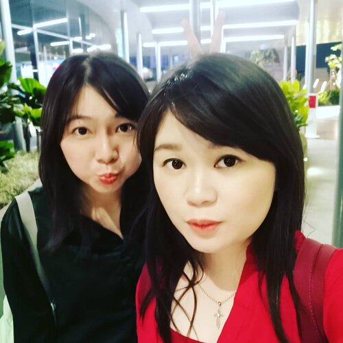 Soon.. We have to take another wefie @livia_mi 😍😛😙😎.. Miss you so much jimoii 😚😝😎..
PS: di jembatan kekinian lagi kah? 😂😂😂 Just swipe
.
.
.
#wefie#selca#latepost#throwback#throwbacktothatday#bff#bestie#clozette#clozetteid#lifestyle#beauty#meetup#somuchfun#like#likeforlike#instaphoto#picoftheday#instalike#cp#centralpark#mall#jembatankekinian#jekardah#missyou#shortescape#sweetescape#lol#just#swipe#funniestling