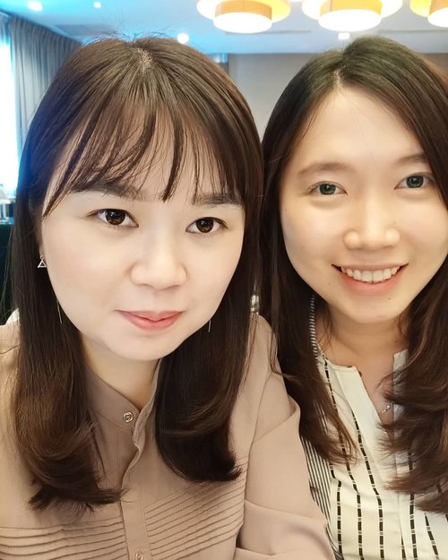 Selfie with this beautiful consultant 😍😍😍.. Well,  H-? till we will selfie again 😂😂..Let's make our trip incredible 😊...#latepost#clozette#clozetteid#lifestyle#beauty#fashion#like#likeforlike#instalike#instaphoto#potd#ootd#motd#makeupoftheday#koreanmakeup#nomakeupmakeuplook#natural#look#beautiful#consultant#tax#ikpi#ppl#seminar#aston#funniestling