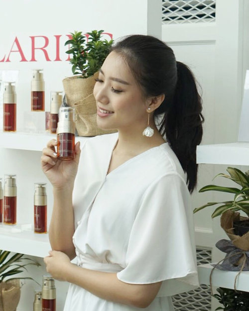 So happy to be part of @clarinsclub.id Seeds of beauty event to support the earth by growing more trees 💖Clarins believes that we have to give back what we took from the earth ( because clarins always use natural ingredients ) so every purchase of Clarins double serum will be counted as one tree ✨This serum will be available to purchase by the end of this year ❤️