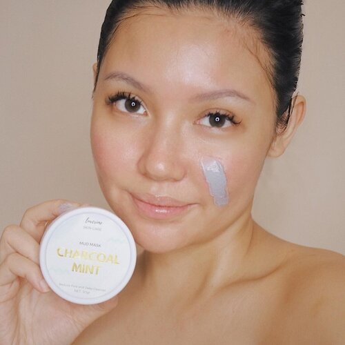 Have you try @luxcrime_id new year starter kit skincare product? just tried their cleansing oil facial wash & charcoal mint mask 😁 Its a double pore cleansing effect! (the cleansing oil remove dirt and impurities but doesnt make your skin dry / flaky while the charcoal mint mask really deep cleansed the pore ❤️)..-Thank you @luxcrime_id ❤️