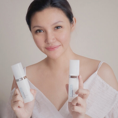 Hi Everyone! hari ini aku mau review sedikit tentang produk skincare dari @callistacare ❤️
-
-
Di @callistacare , sebelum kalian membeli produknya, kulit kalian akan dianalisis terlebih dahulu... Jadi jangan takut kalau kalian bakal salah beli produk untuk kulit kalian (Online skincare analisis)
.
.
Kemarin aku sempat nyobain  Callista Skin Protector & Serum White Conterate, rangkaian perawatan dari @callistacare .
So far so good, jangan takut enggak aman karena produk ini uda diuji dan sudah terdaftar dalam BPOM...Untuk serum white concentrate nya mengandung vit. C, vit. E dan Licorice yang poten yang berfungsi untuk mencerahkan kulit agar kulit lebih fresh dan tidak kusam jika dipakai secara teratur... Enggak cuman itu, This is a 4-in-1 serum yg fungsinya untuk brightening, moisturizing, anti aging dan acne fighting
.
.
.
Untuk sun protectornya sendiri dapat digunakan sebelum primer dan foundation untuk outdoor makeup karena mengandung spf 30 dan moisturizer. Teksturnya juga light bgt jadi gampang menyerap dan ga greasy / lengket ❤️
.
.
.
Thank you @callistacare ❤️
#Skincare #Review #Serum #Sunblock #Productreview