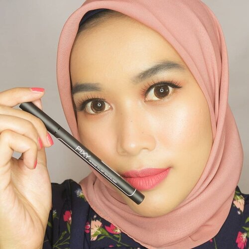 Setelah sebelumnya suka banget dengan Pixy Make It Glow Dewy Cushion dan Pixy Twin Blush. Sekarang ini aku pun lagi dibuat jatuh cinta dengan produk baru yg merupakan new image dari @pixycosmetics #PixyColorReinvention dengan alasan, logo baru dan desain kemasan barunya ini lebih simpe namun tetap chic. Begitu pun dengan formula dari setiap produknya yg semakin bagus tp harganya dr dulu ngga pernah berubah & tetep affordable 👌.Beberapa produk barunya pun akhirnya jadi kecintaan lagi:💋 Pixy Intense To Last Pen Eyeliner - 01 Natural Black: finishnya matte, tahan lama. Dan bikin acara pake eyeliner jd super gampang + cepet. Pemula wajib banget punya produk ini sih💋 Pixy Lip Cream - 13 Urban Berry: Teksturnya lembut, Formulanya ringan, Aroma harumnya enak, Tahan lama tp ngga bikin bibir kering💋 Pixy Line & Shadow - choco: produk multifungsi dengan tekstur yg creamy lembut dan warnanya pigmented banget. Aku sendiri lebih suka pakai produk ini sebagai daily eyeliner krn warna coklatnya yg matte.@akpertiwi @tika_malory @wind1403 yuk join di Pixy Color Reinvention juga guys!!! #PixyNewYou #Pixy #PixyLipCream #PixyLineShadow #Flatlay #ClozetteID