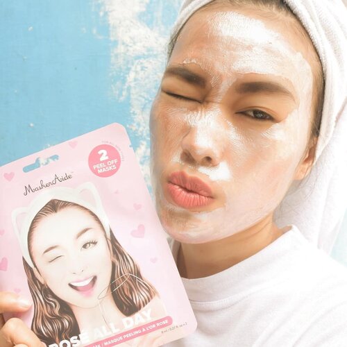 Maskerku malem ini: Rose All Day Peel Off Mask. Masker ini punya kemasan yg menarik dan juga warna yang unik yaitu rose gold. Tetapi lebih dari itu, aku juga suka formulanya yang cepat kering. Bikin kulit wajah jadi lebih kencang, halus, lembut dan segar setiap kali sehabis produknya digunakan 💕.Kalau mau beli lumayan banget nih, lagi ada discount OFF 13%, disini: https://hicharis.net/misskarulina/Is2.#roseallday #maskpacks #peeloffmask #Maskeraide #hicharis #bandungbeautyblogger #beautybloggerbandung #clozetteid