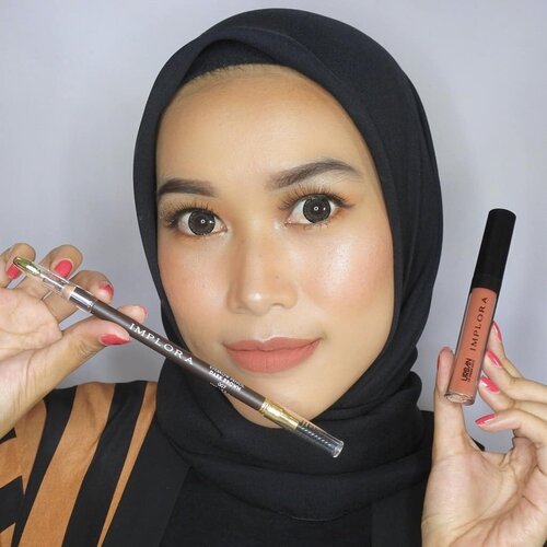 Selama semingguan ini, lagi pake dua produknya Implora Cosmetics, yaitu;.🍒 Implora Eyebrow Pencil - Dark Brown (007); produk ini sudah dilengkapi sikat alis dan juga rautan. Teksturnya termasuk creamy tp gampang diatur. Bisa banget dipakai untuk membingkai alis, pun untuk mengisi alis. Paling penting saat digunakan jgn terlalu di tekan, santai aja. Formulanya pun padat dan lumayan tahan lama lho. Oia, shade yg aku punya adalah warna terbarunya yaitu dark brown. Nah, yang paling aku suka adalah warnanya ini beneran coklat dan nggak ada hint merahnya sama sekali.🍒 Implora Urban Lip Cream Matte - 01 Dusky Nude: seperti namanya, produk ini merupakan lip cream dengan hasil akhir matte. Teksturnya creamy lembut, mudah diratakan, cepat kering dan berasa ringan dibibir. Selain hadir dalam 6 pilihan warna yang wearable, produk ini juga punya aroma harum coklat. Aku sendiri suka produk ini karena ringan dan nyaman dibibir. Serta shade warna 01 Dusky Nude ini pun punya warna cantik banget.Penting!!! Produk ini lokal dan harganya beneran murah bgt, ngga ngerti lg padahal produknya bagus. Buat yang penasaran bisa langsung kepoin instagramnya aja yaa @imploracosmetics.#IamImplora #imploracosmetics #eyebrowpencildarkbrown #bandungbeautyblogger #beautybloggerbandung #clozetteid