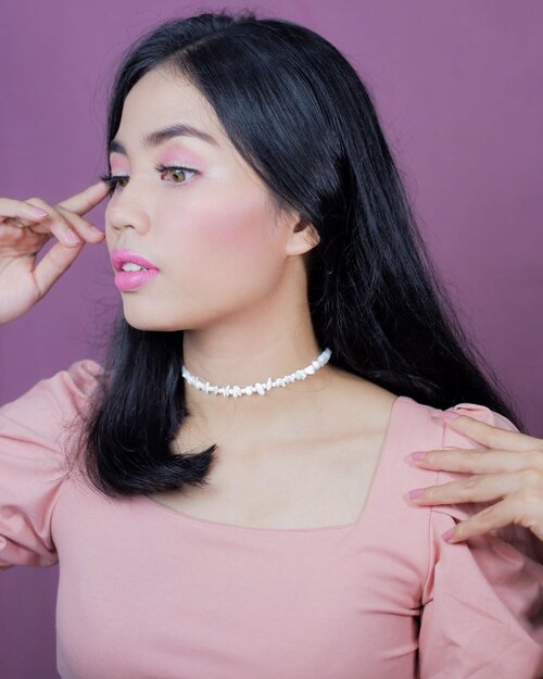 Hohohoho video #barbiegirlchallenge is going to be up tomorrow!! Sekarang kasih sneek peak Barbie Asia (karena rambutnya itam) tampak samping dulu. 😛
•
#clozetteid #makeuplooks #barbiechallenge #beautybloggerindonesia #makeup #makeupchallenge #beautybloggerjogja #jogjabloggirls #indobeautysquad