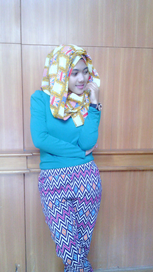 Its my cheerful #OOTD #simplecasual #colorful #hijabstyle #hijabfashion #channel #clozetteId #ClozetteDaily