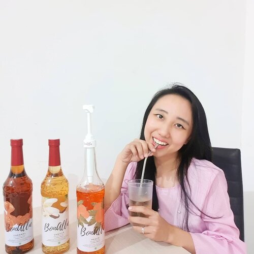 HAPPY SWEET MONDAY!Met makan siang semuanyaa, minumnya cobain deh sirup premium dari @bonalliesyrup, bisa dicampur sama minuman favorit (coffee/ tea/ etc), rasanya juga ada macam2 loh.Saya suka yang peach, ada asam2 nya seperti perjalanan hidupku yang kadang manis kadang asam #ehh 🤣🤣.Pastinya kalau bonallie asamnya bikin segar dan happy! Selamat mencoba!#bonalliesyrup#clozetteid #momhillreview #happymonday