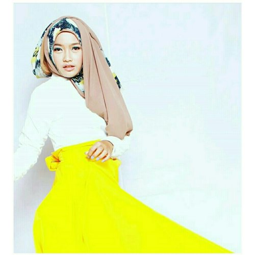 Photoshoot Cover Aina Singer

#latepost #cover #album #popreligi #singerhijab #ClozetteId  #instamoment #instame #myhijabstyle #instalike #photoshoot #anty #aina #singer 